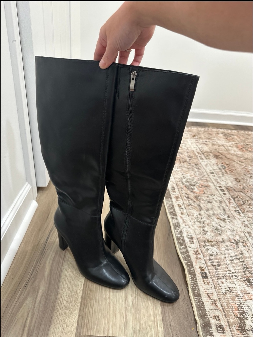 Women's Black Knee-High Leather Heeled Boots